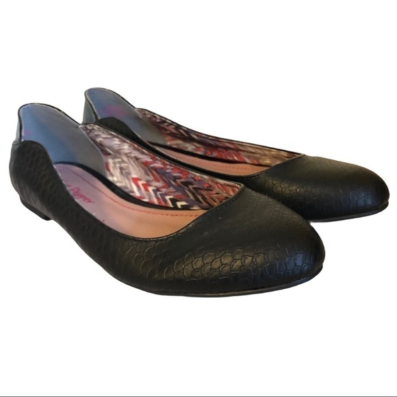 Pink & Pepper Black Textured Faux Patent Leather Flats Size 8.5 - Picture 4 of 10